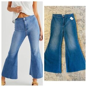 We The Free Youthquake Cropped Flare Stretch Light Blue Denim Pants Sz 29 NWT